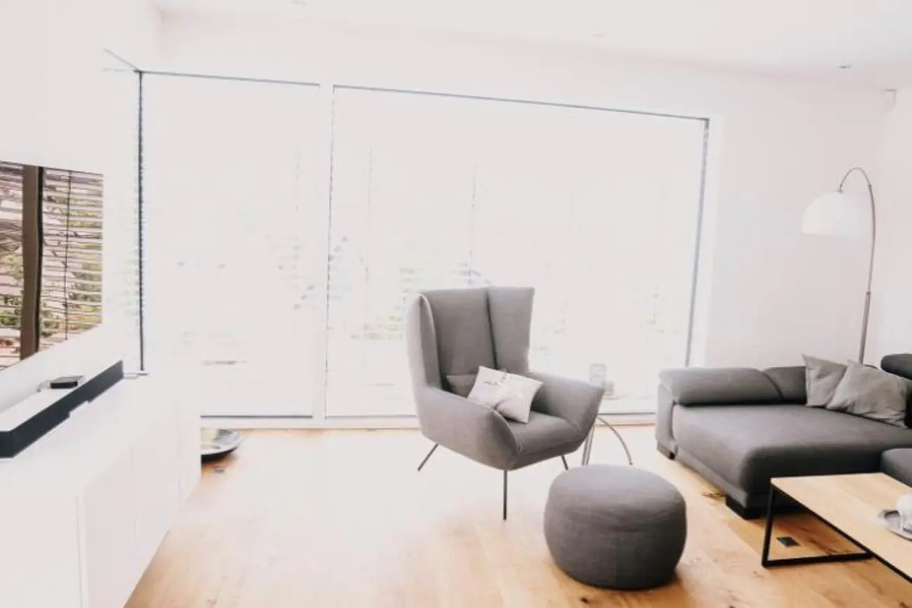 Parkett Eiche Rustikal mit Sessel und Sofa