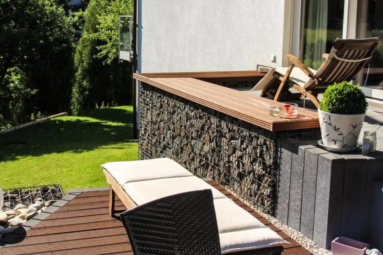 Terrassendielen zum angrenzenden Garten