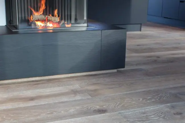 XXL Garadasee Parkettboden von Blickfang Elemente mit Kamin